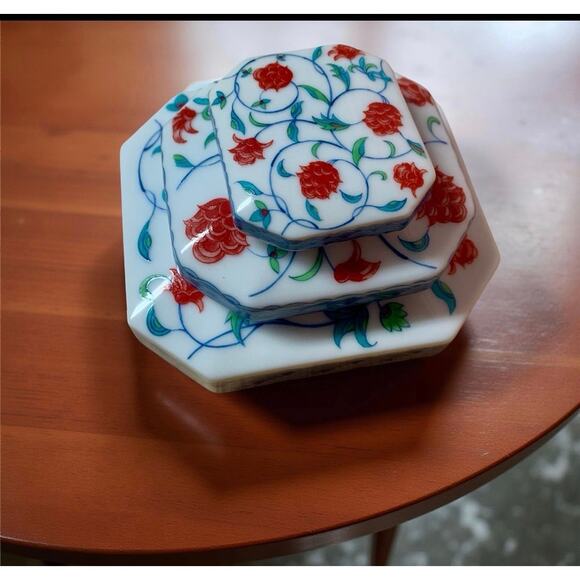 Ashibi Japan Porcelain Box Set with Tray –Red & Blue Floral, 3 Lidded Containers - Picture 5 of 6